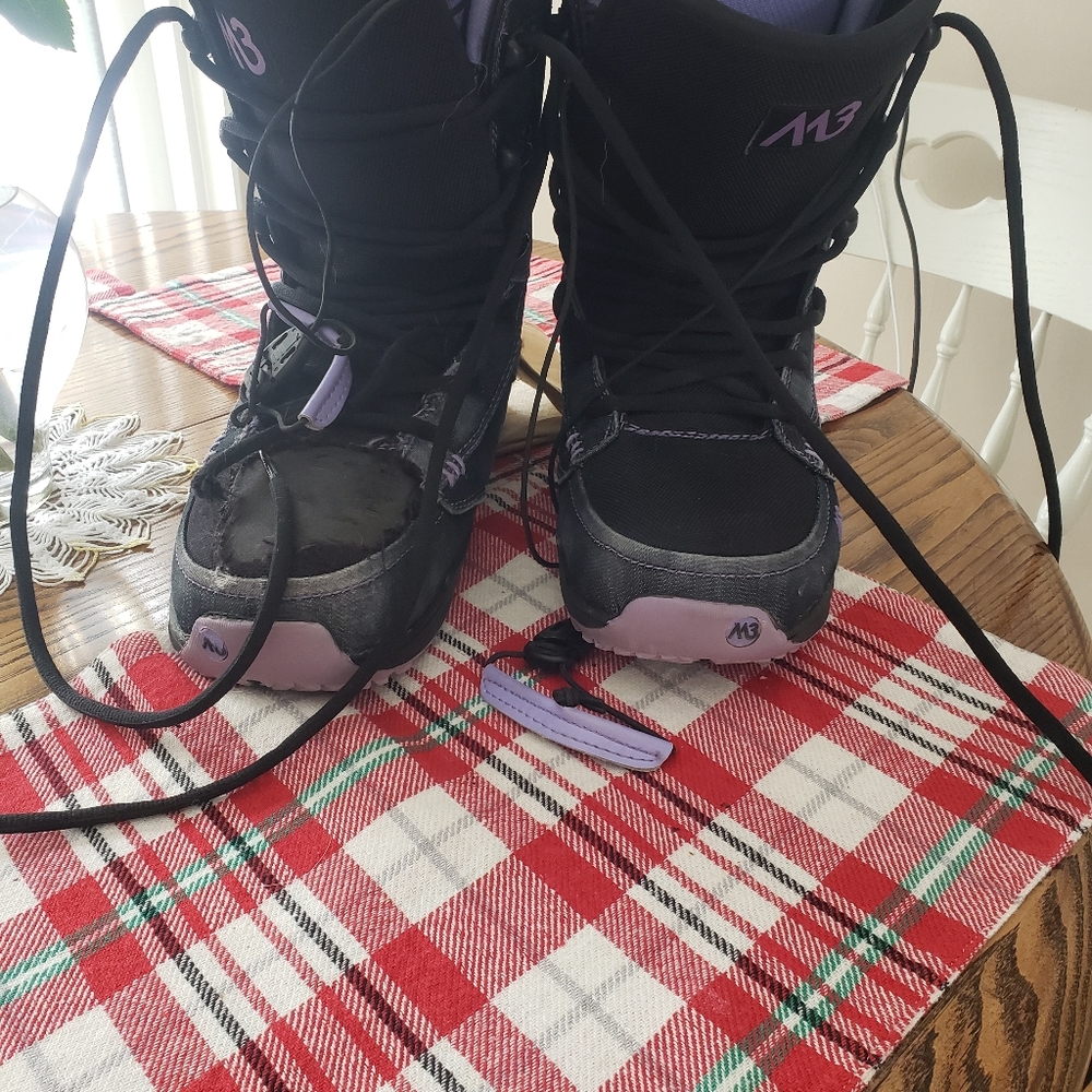Womens M3 snowboard boots. Size 9